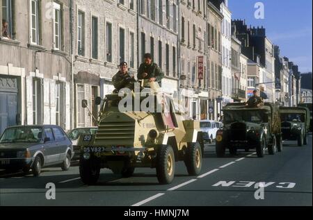 Normandie (Frankreich), Kriegsveteranen und Sammler von Vintage Militärfahrzeuge teilnehmen die jährliche Zeremonien für das Gedenken an die Landung der Alliierten Juni 1944 Stockfoto