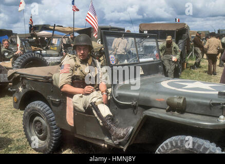 Normandie (Frankreich), Kriegsveteranen und Sammler von Vintage Militärfahrzeuge teilnehmen die jährliche Zeremonien für das Gedenken an die Landung der Alliierten Juni 1944 Stockfoto