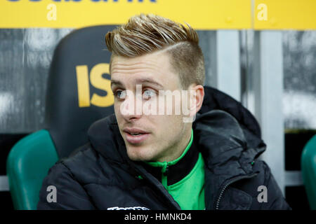 Sport, Fußball, Bundesliga, 2016/2017, Borussia Moenchengladbach vs. SC Freiburg 3:0, Borussia-Park-Stadion, Spieler Bank, Patrick Herrmann (MG) Stockfoto