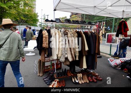 Vintage Kleidung, Schuhe, Brooklyn Flea im Oktober, New York City, USA Stockfoto