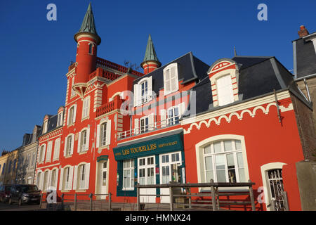 Le Crotoy in Nordfrankreich zeigt Les Tourelles, Hotel und restaurant Stockfoto