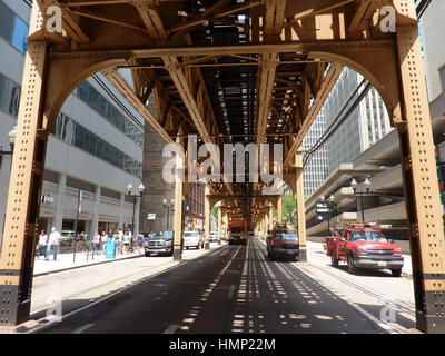 Hochbahn track The Loop liefen Straße in Chicago, USA Stockfoto