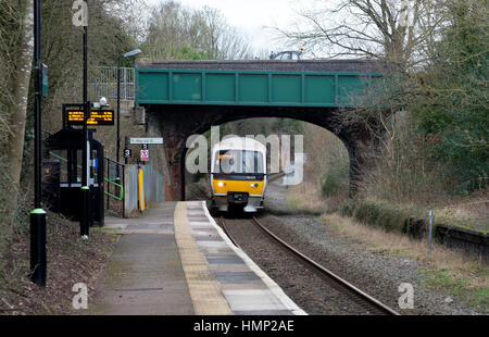Chiltern Railways Zug Ankunft am Claverdon Railway Station, Warwickshire, England, UK Stockfoto