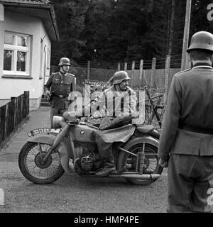 Claus Graf Stauffenberg, Dokumentation, Fernsehfilm, Deutschland 1970, Regie: Rudolf Nussgruber, Szenenfoto Mit Kradmelder Stockfoto