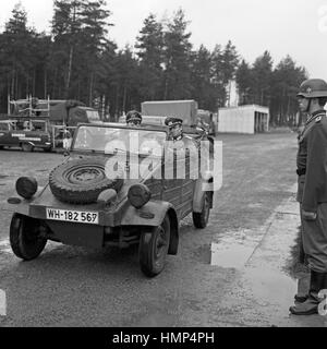 Claus Graf Stauffenberg, Dokumentation, Fernsehfilm, Deutschland 1970, Regie: Rudolf Nussgruber, Szenenfoto Im VW Kübelwagen: Stockfoto