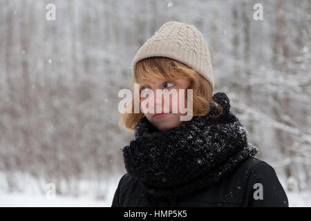 Mädchen in Winter Park. Stockfoto