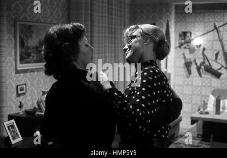 Damen Haben Vortritt, Fernsehfilm, Deutschland 1977, Regie: Maria Neocleous, Monia: Louise Martini, Liane Hielscher Stockfoto