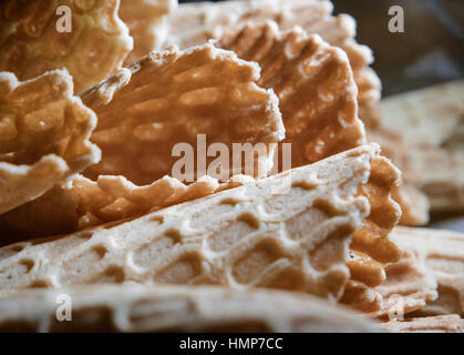 Röhren Waffelbäckerei, süßes Dessert snack Stockfoto