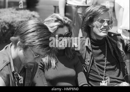 Peter Fonda und Nancy Sinatra am Set von 1966 Roger Corman Film "The Wild Angels" Stockfoto