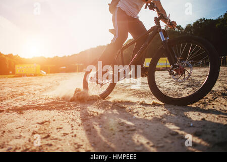 Mann auf einem Fahrrad Stockfoto