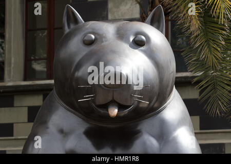 16. Oktober 2016 Medellin, Kolumbien: Closeup Details Botero surrealistischen Mann-Statue im Zentrum Stadt öffentlich angezeigt Stockfoto