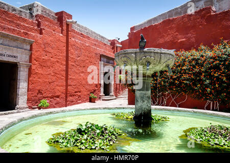 Convento de Santa Catalina, Monumento Barroco kolonialen de Arequipa (Siglo XVI), de Piedra sillar (Volcánica). Stockfoto