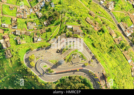 Virgen Del Panecillo Hill Statue und Denkmal in Quito Ecuador sehr beliebte touristische Destination Luftbilder Der gesamte Park Stockfoto