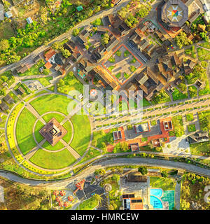 Komplette Sicht auf das Zentrum der Welt oder Ciudad Mitad del Mundo in Quito sehr beliebte touristische Destination in Ecuador Hauptstadt Drone Luftbilder Stockfoto