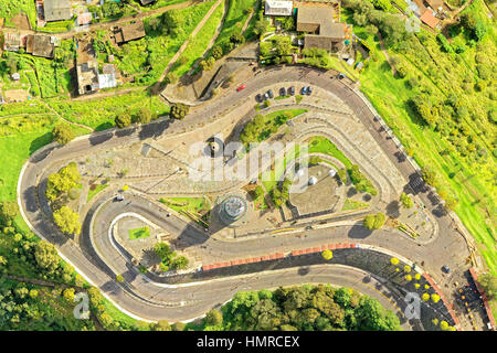 Vollständige Ansicht des Panecillo Statue und Park in Quito sehr beliebte touristische Destination in Ecuador Hauptstadt Drone Luftbilder Stockfoto