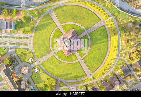 Mitad del Mundo Zentrum der Welt Denkmal in Quito zentriert Luftaufnahme Stockfoto