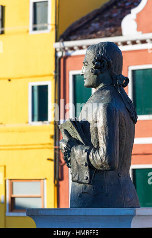 Statue des italienischen Komponisten Baldassare Galuppi in Plazza D Galuppi, Burano, Venedig, Italien im Januar Stockfoto