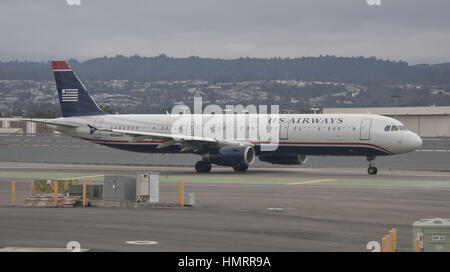 San Francisco, Kalifornien, USA. 5. Februar 2015. Ein Airways Boeing 757 Flugzeug beruht auf dem Rollfeld am San Francisco International Airport in San Francisco, Kalifornien, erwartet seine Reihe auf Donnerstag, 5. Februar 2015 Take-off. Bildnachweis: Ron Sachs/AdMedia Credit: Ron Sachs/AdMedia/ZUMA Draht/Alamy Live-Nachrichten Stockfoto