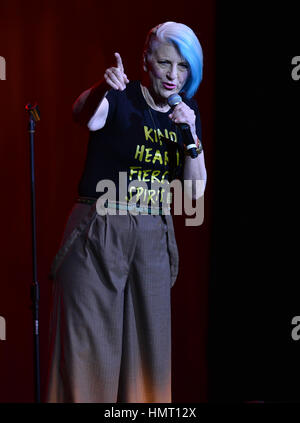 Hollywood, Florida, USA. 4. Februar 2017. Komiker Lisa Lampanelli führt im Hard Rock Live im Seminole Hard Rock Hotel & Casino – Hollywood am 4. Februar 2017 in Hollywood, Florida. Bildnachweis: Mpi10/Medien Punch/Alamy Live-Nachrichten Stockfoto