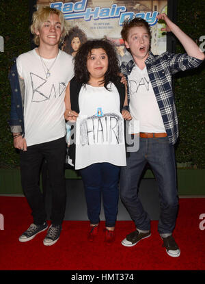 Burbank, Kalifornien, USA. 10. Februar 2015. 10. Februar 2015 - Burbank, Ca - Ross Lynch, Raini Rodriguez, Calum Worthy. Anreise für Disney Channel '' Bad Hair Day'' Screening-Veranstaltung im Walt Disney Studios statt. Bildnachweis: Birdie Thompson/AdMedia Credit: Birdie Thompson/AdMedia/ZUMA Draht/Alamy Live-Nachrichten Stockfoto