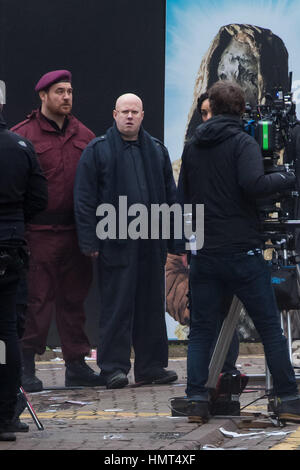 Matt Lucas ist bei Doctor Who Filmen am Mount Stuart Square in Cardiff Bay, UK, nachdem Peter Capaldi kündigte an, dass diese Serie seine letzte gesichtet Stockfoto