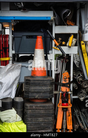 BT-Service Ingenieur dicht gepackten Werkstattwagen Stockfoto