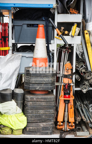 BT-Service Ingenieur dicht gepackten Werkstattwagen Stockfoto