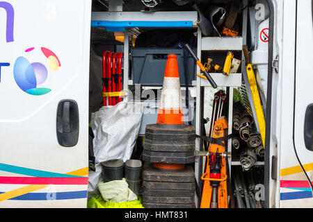 BT-Service Ingenieur dicht gepackten Werkstattwagen Stockfoto