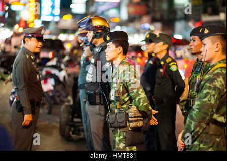 Thailändische Polizei in Chinatown, Bangkok Stockfoto