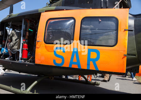 Berlin/Deutschland - vom 3. Juni 2016: SAR (Suche und Rettung) Tür von einer deutschen Armee Hubschrauber. sar ist die Suche und Bereitstellung von Hilfe für Menschen wh Stockfoto