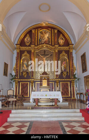 Frigiliana, Provinz Malaga, Andalusien, Südspanien.  Innenraum der Kirche von San Antonio de Padua. Stockfoto