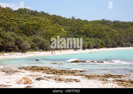 Schottische Felsen und Strand im Booderee Nationalpark, Jervis Bay Territory, Australien Stockfoto