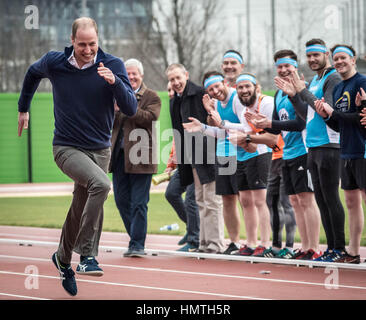 London, UK. 5. Februar 2017. Der Duke of Cambridge (Prinz William) verbindet einen Trainingstag auf der Queen Elizabeth Olympic Park mit den Läufern, die Teilnahme an den 2017-London-Marathon für die Köpfe zusammen, die offizielle Charity des Jahres. © Guy Corbishley/Alamy Live-Nachrichten Stockfoto
