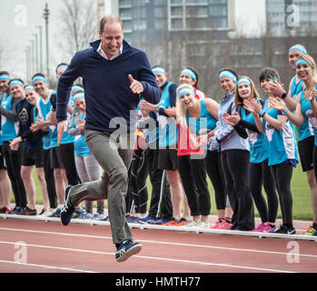 London, UK. 5. Februar 2017. Der Duke of Cambridge (Prinz William) verbindet einen Trainingstag auf der Queen Elizabeth Olympic Park mit den Läufern, die Teilnahme an den 2017-London-Marathon für die Köpfe zusammen, die offizielle Charity des Jahres. © Guy Corbishley/Alamy Live-Nachrichten Stockfoto