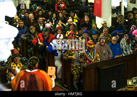 London, UK. 5. Februar 2017.  Der Dienst wo Clowns in vollem Kostüm Kleid versammeln, um den König der Clowns Joseph Grimaldi zu Ehren. © Claire Doherty/Alamy Live News Stockfoto