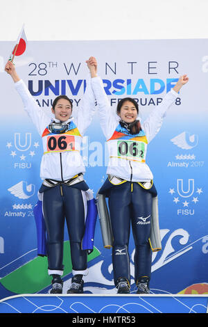 Almaty, Kasachstan. 5. Februar 2017. (L-R) Yuka Kobayashi, Haruka Iwasa (JPN) auf den 28. Winter-Universiade Almaty 2017 Frauen Team Award Ceremony am a. internationalen Skispringen Komplex in Almaty. Bildnachweis: AFLO SPORT/Alamy Live-Nachrichten Stockfoto