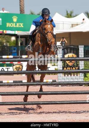 Wellington, USA. 4. Februar 2017. Gabriela Mershad Fahrten während der SUNCAST $35.000 1,50 M Classic während des Winter Equestrian Festival in Palm Beach International Equestrian Center in Wellington, Florida. Bildnachweis: MediaPunch Inc/Alamy Live-Nachrichten Stockfoto