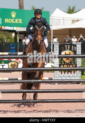 Wellington, USA. 4. Februar 2017. Kent Farrington Fahrten während der SUNCAST $35.000 1,50 M Classic während des Winter Equestrian Festival in Palm Beach International Equestrian Center in Wellington, Florida. Bildnachweis: MediaPunch Inc/Alamy Live-Nachrichten Stockfoto