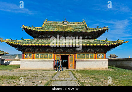 Besucher am östlichen Zuu Tempel, Kloster Erdene Zuu, Kharkhorin, Övörkhangai Aimag, Mongolei Stockfoto