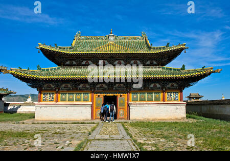 Besucher am östlichen Zuu Tempel, Kloster Erdene Zuu, Kharkhorin, Övörkhangai Aimag, Mongolei Stockfoto