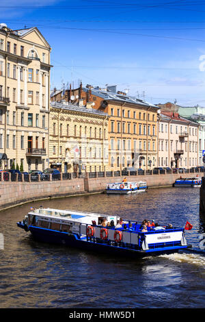 Kanäle und Kanalboote, St Petersburg, Russland Stockfoto