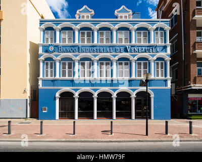 Bank von Venezuela, historisches Gebäude in Niederländisch-karibischen Kolonialstil, Penha, Wasser, kleine Antillen, Willemstad, Curacao Stockfoto