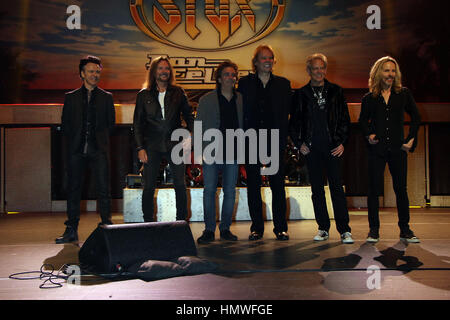 Styx und Don Felder Kick-off ihre Renegades in der Überholspur Leistung statt im venezianischen Theater innen das Venetian Hotel und Casino mit: Styx, Don Felder wo: Las Vegas, Nevada, USA bei: 6. Januar 2017 Credit: DJDM/WENN.com Stockfoto