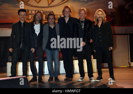 Styx und Don Felder Kick-off ihre Renegades in der Überholspur Leistung statt im venezianischen Theater innen das Venetian Hotel und Casino mit: Styx, Don Felder wo: Las Vegas, Nevada, USA bei: 6. Januar 2017 Credit: DJDM/WENN.com Stockfoto