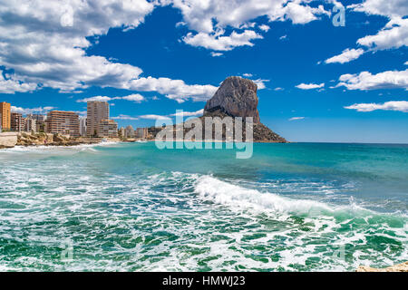 Calpe ist eine Küstenstadt in der Comarca Marina Alta, in der Provinz Alicante, Valencia, Spanien, direkt am Mittelmeer. Stockfoto