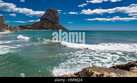 Calpe ist eine Küstenstadt in der Comarca Marina Alta, in der Provinz Alicante, Valencia, Spanien, direkt am Mittelmeer. Stockfoto