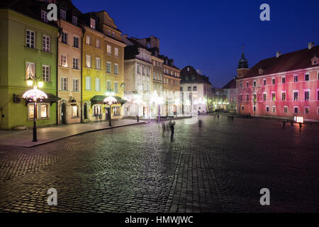 Altstadt (Stare Miasto) in der Nacht in Polen, Schlossplatz (Plac Zamkowy) Warschau, beherbergt historische Liegenschaft Stockfoto