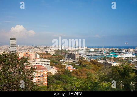 Stadtbild der Stadt Barcelona in Spanien, erhöhten Blick vom Montjuic Hügel Stockfoto