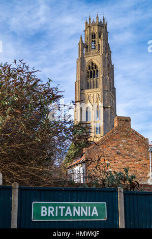 St. Botolph Kirche (Boston Stump) vom Biergarten der Britannia Inn, Boston, Lincolnshire, England Stockfoto