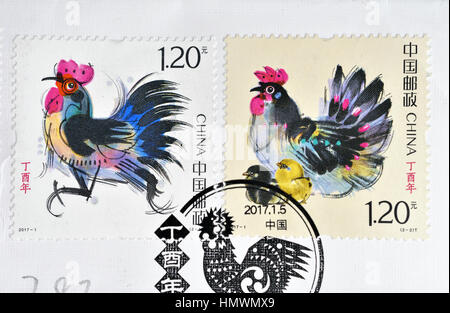 CHINA - CIRCA 2017: Eine Briefmarke gedruckt in Peking China zeigt 2017-1 lunar Zodiac Neujahr Dingyou Hahn, Design von Han Meilin, ca. 2017. Stockfoto